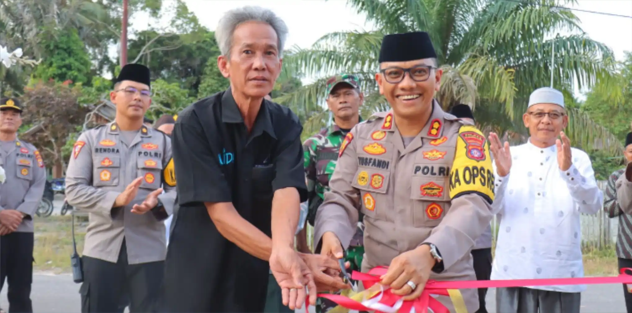CV Anugrah Tirta Persada dan Polres Kotawaringin Barat Resmikan Fasilitas Air Minum Gratis di Kotawaringin Lama - Cover Image